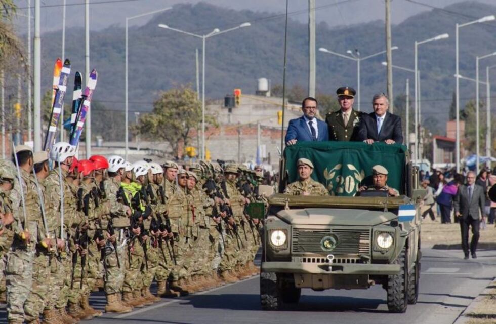 Un desfile de seis horas fue el homenaje a 207 años del Éxodo Jujeño