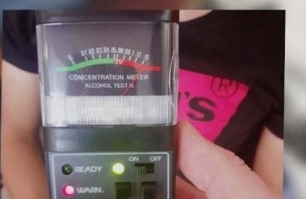 Arroyito: venían en moto, sin cascos, ni papeles pero bebiendo alcohol