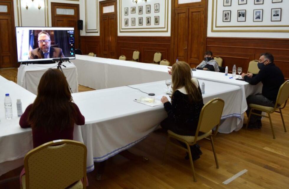 La gobernadora dialogó con los Ministros de Interior y de Desarrollo Productivo de Nación