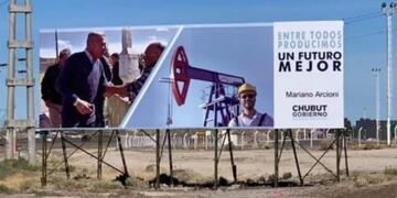 Instaron a Arcioni a retirar cartelería de campaña electoral