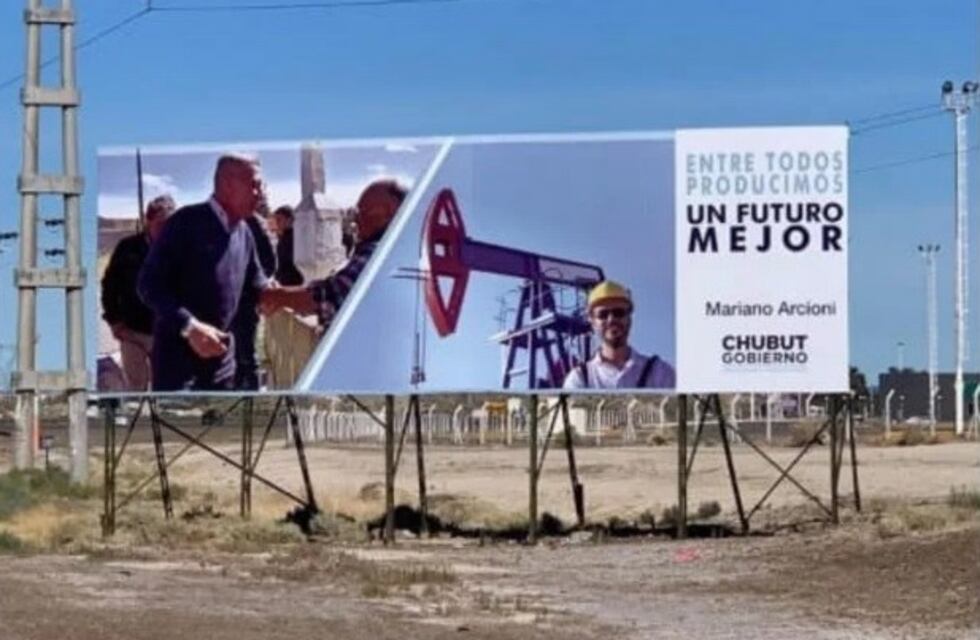 Instaron a Arcioni a retirar cartelería de campaña electoral