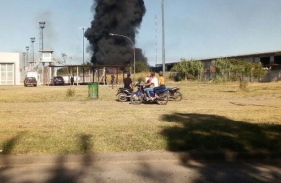 Incendio en una planta de reciclaje cerca de Pérez
