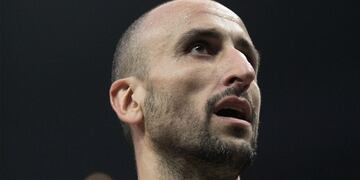 ARCHIVO - 18/04/2018, EEUU, Los Ángeles: El jugador de baloncesto Emanuel Ginóbili, durante un partido con los San Antonio Spurs\u002E \