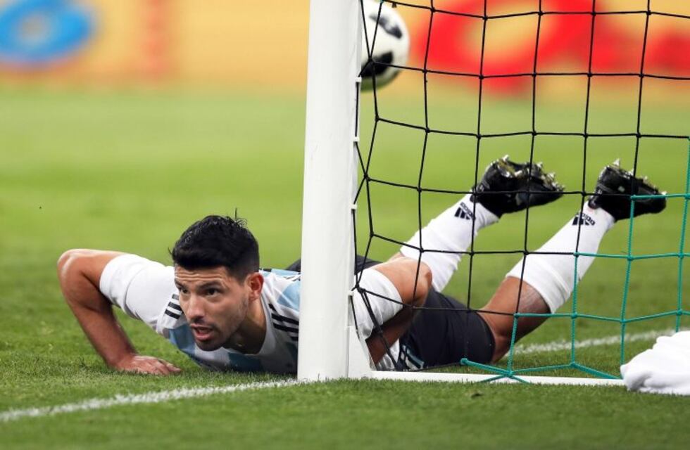 Susto en la Selección: Agüero se desmayó en el entretiempo ante Nigeria