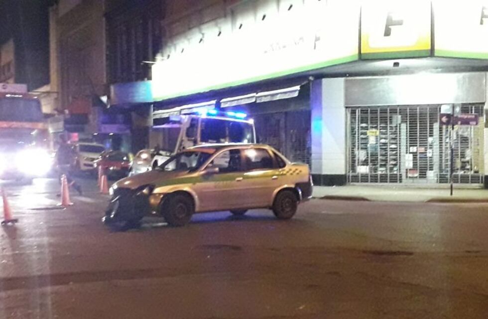 Una motociclista herida tras chocar contra un remís