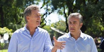 El presidente Macri junto al gobernador Cornejo\u002E