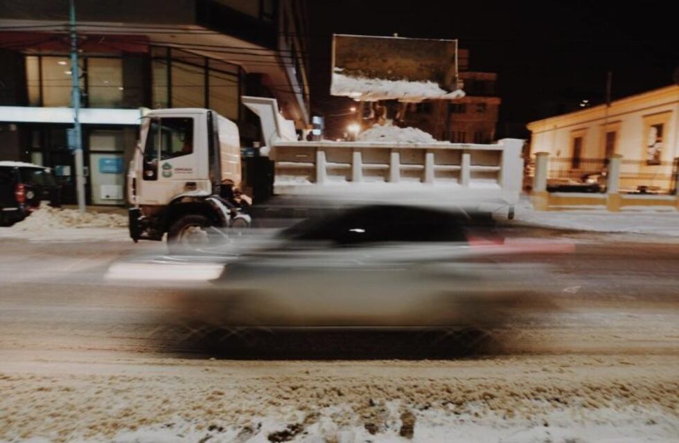 Operativo Invierno: la Municipalidad realizó tareas de despeje de nieve