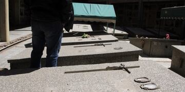 Cercas de un centenar de tumbas fueron profanadas en el Cementerio de Guaymallén
