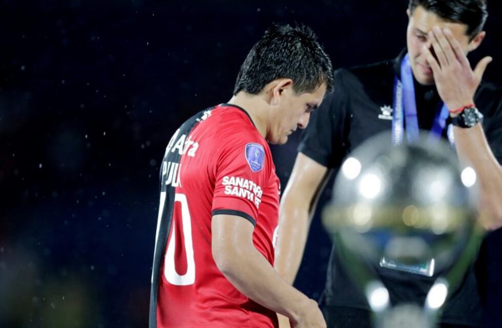 El "Pulga" Rodríguez quedó descartado en el último partido de Colón