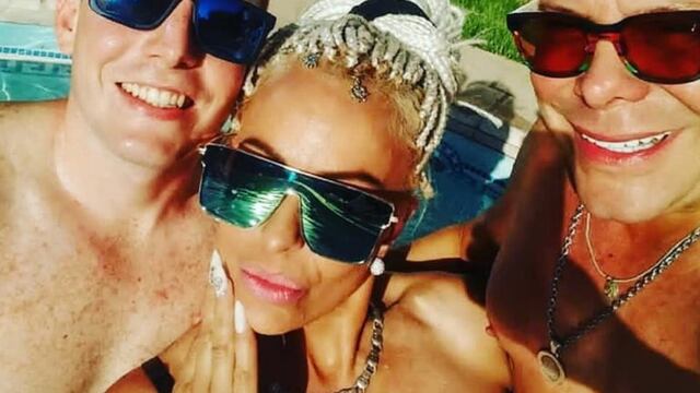 Daniela Cardone con amigos en Mendoza