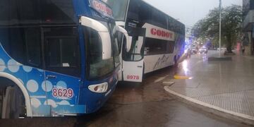 Los colectivos fueron atravesados frente a la casa de gobierno