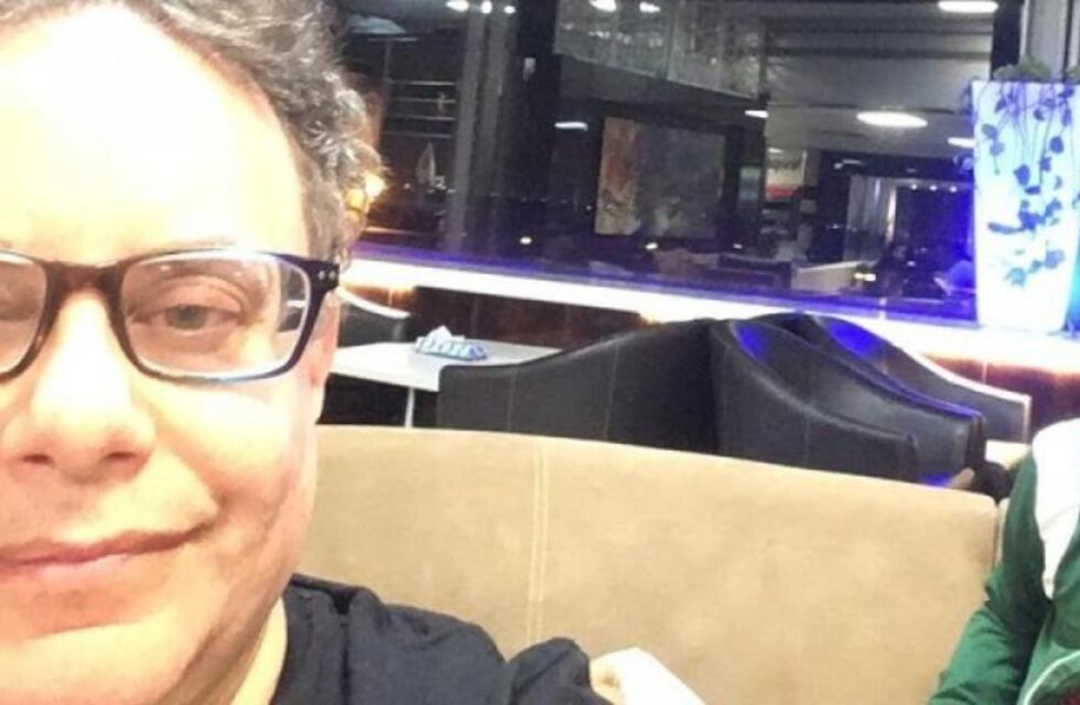 A Alejandro Modarelli, escritor argentino, le negaron el ingreso a Irán por ser homosexual y lo deportaron