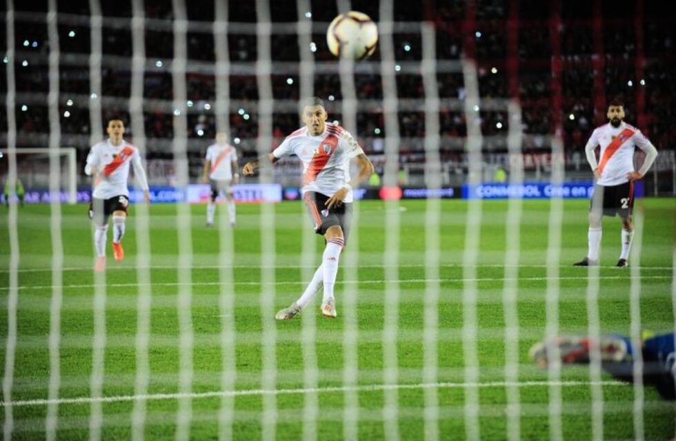 Así fue el penal que erró Matías Suárez en el empate de River ante Cruzeiro