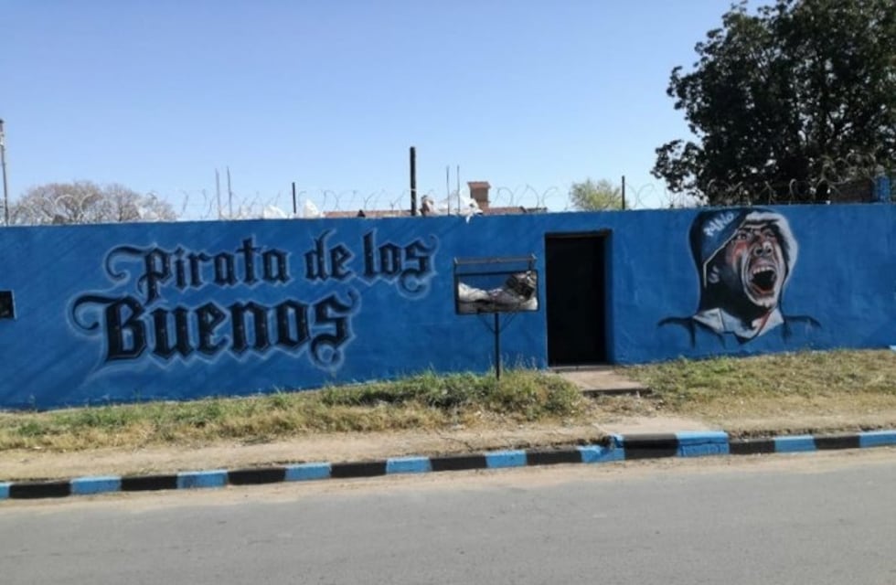 Los "muraleros Piratas" volvieron a la carga: pintaron la pared de la casa de Rodrigo en Argüello