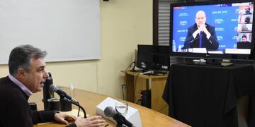 Luis Castellano, en videoconferencia con el Gobernador Omar Perotti y otros intendentes