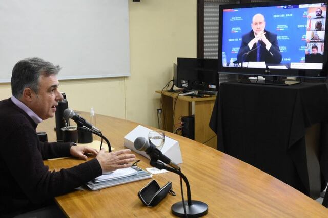 Luis Castellano, en videoconferencia con el Gobernador Omar Perotti y otros intendentes