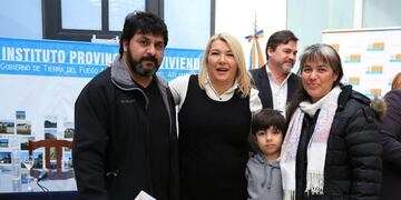 Entrega de títulos de propiedad y escrituras de hipoteca