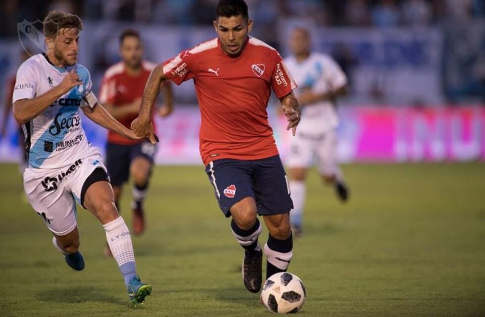 Para visitar a Talleres, el Rojo trae al Chino Romero como "9"