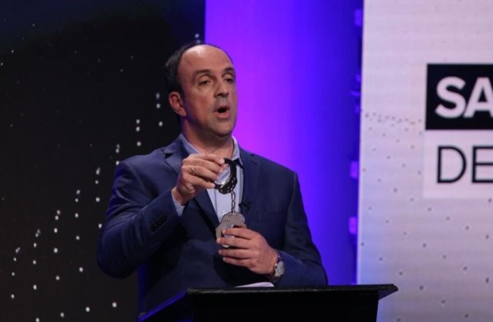 Perlitas del debate: esposas de presos que se fugaron y la foto de candidatos detenidos