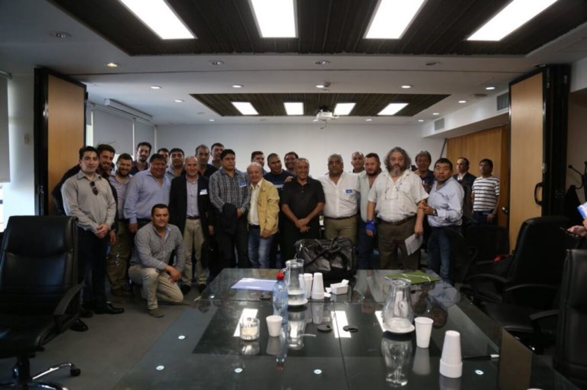 Firma del acuerdo salarial de los gremios del petróleo