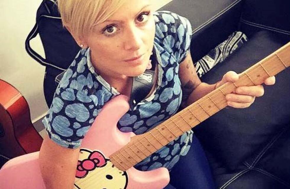 Asaltaron a una reconocida artista local y se llevaron un bajo y una guitarra