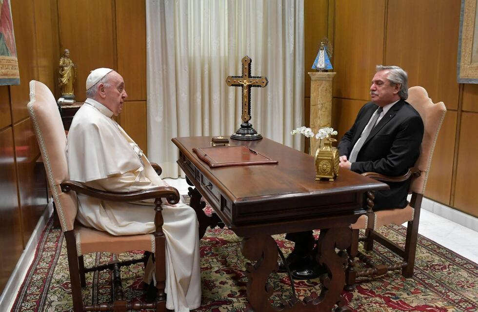 Los regalos que intercambiaron Alberto Fernández y el papa Francisco en el Vaticano