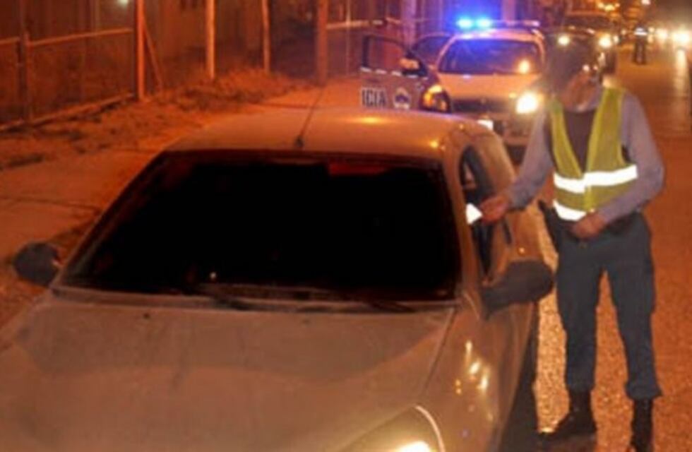 Denunciaron a dos conductores que quisieron atropellar a inspectores de tránsito