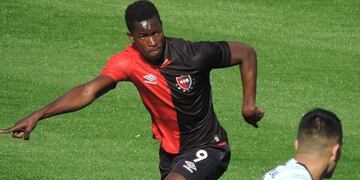 Ze Turbo convirtió el primer gol con la casaca de Newell's\u002E (Planeta Newell's)