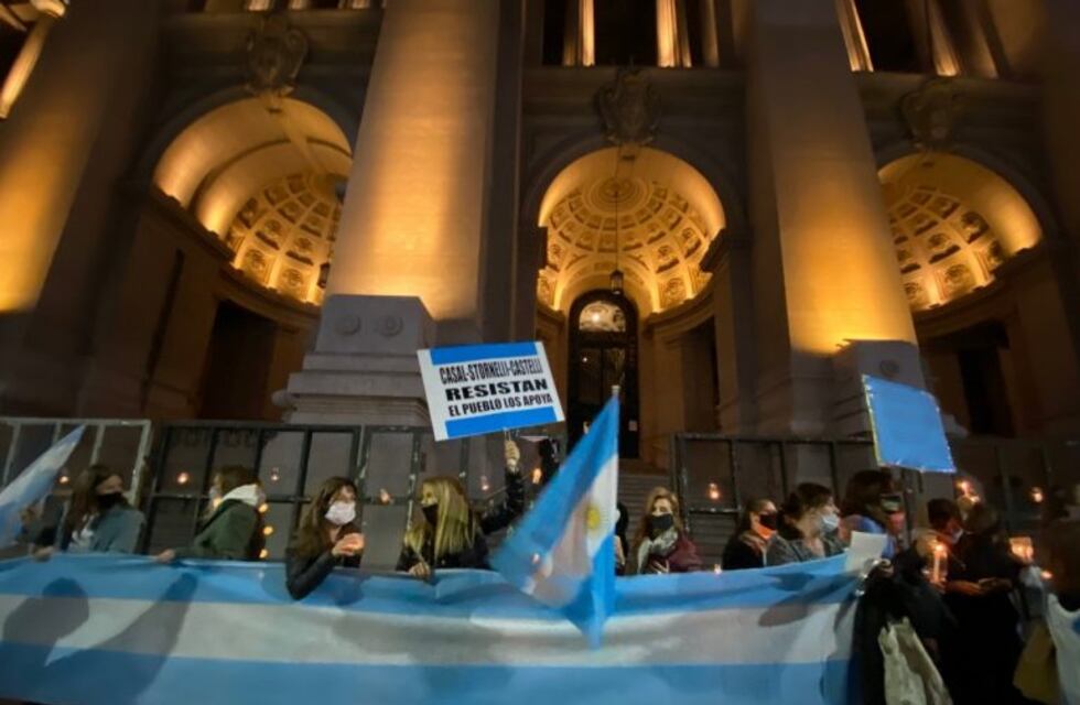 Marcharon frente a la Corte Suprema en apoyo a los jueces Bruglia y Bertuzzi
