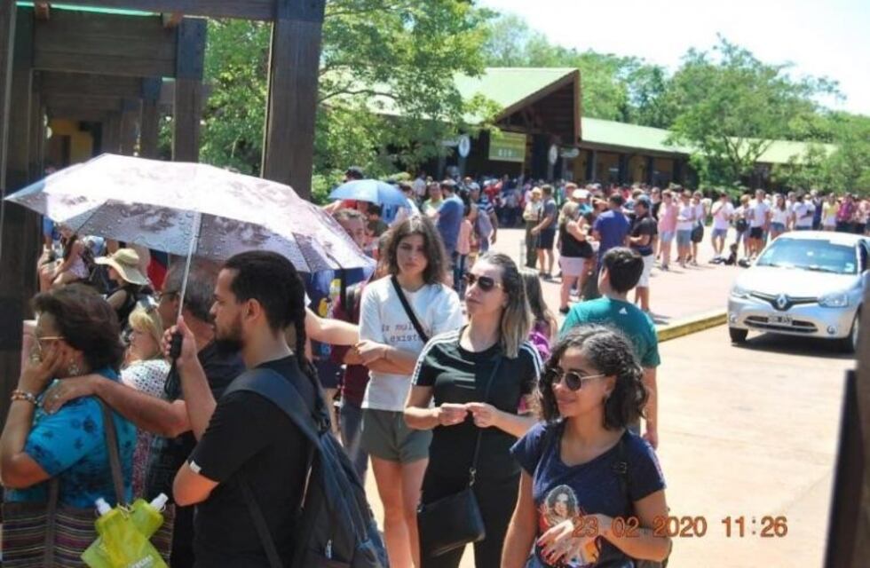 Cataratas: la cantidad de turistas hizo activar un protocolo de seguridad