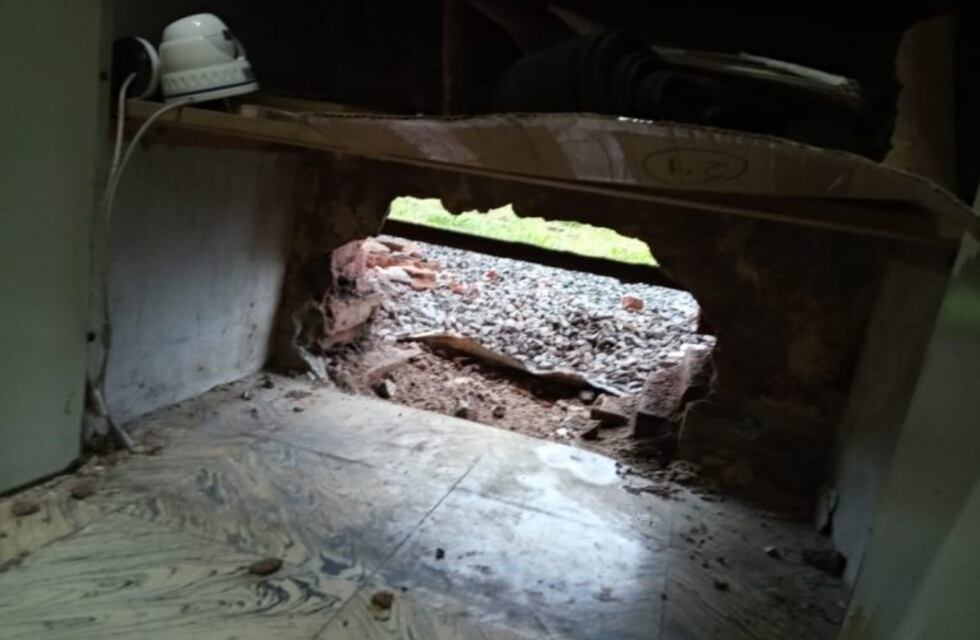 Hicieron un boquete e ingresaron a robar a Godoy Group