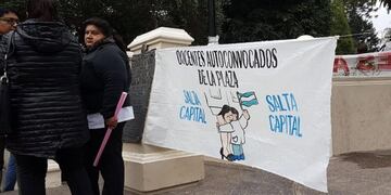 Docentes salteños acampan en la Plaza 9 de Julio (La Gaceta)