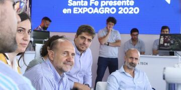 El mandatario pasó por Expoagro el día previo a la reunión con el ministro de Salud nacional Ginés González García\u002E (@gobsantafe)