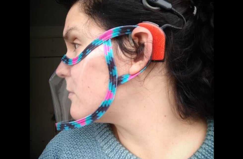 Es hipoacúsica y no la dejaron entrar a un comercio por utilizar un barbijo transparente