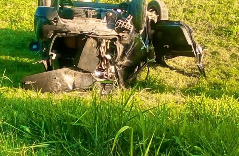 Impresionante vuelco de un auto en Circunvalación a la altura de Ovidio Lagos