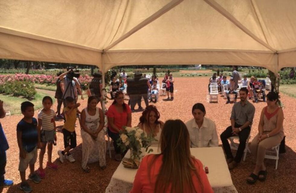 El primer ciclo de casamientos en el Rosedal cierra con 14 matrimonios