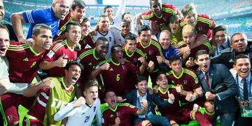Venezuela's players celebrate their victory during the U-20 World Cup semi-final football match between Uruguay and Venezuela in Daejeon on June 8, 2017\u002E  / AFP PHOTO / Yelim LEE