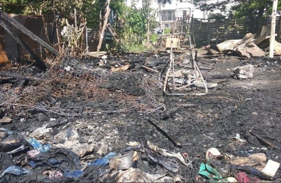 Le faltó una garrafa y al identificar al ladrón le prendió fuego la casa