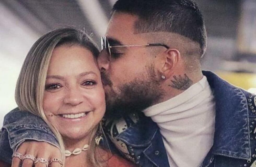 El Edipo de Maluma: publicó una foto besando en la boca a su mamá