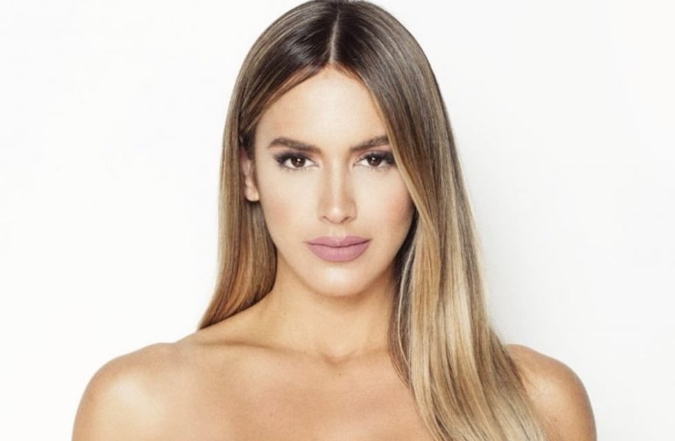 Saco oversize, top, pantalón de vestir y cartera amarilla: el outfit con el que Shannon de Lima realizó un anuncio