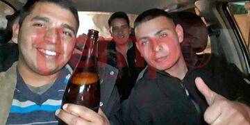 La foto que complica a los agentes que circulaban en el auto\u002E