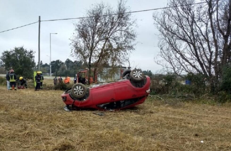 Perdió el control, se dio vuelta y tres personas resultaron heridas