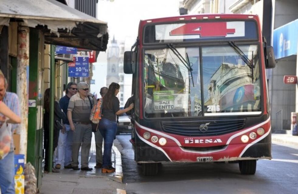 Un colectivero ayudó a una mujer en Paraná que sufrió un ataque de pánico