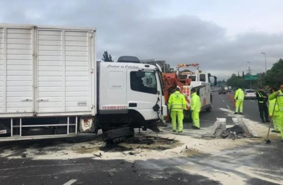 Panamericana: más de 10 kilómetros de demora por el choque de dos camiones
