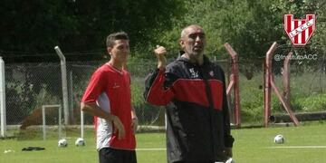 Ivu00e1n Delfino en la pru00e1ctica de la mau00f1ana de este lunes en el predio de la Gloria.