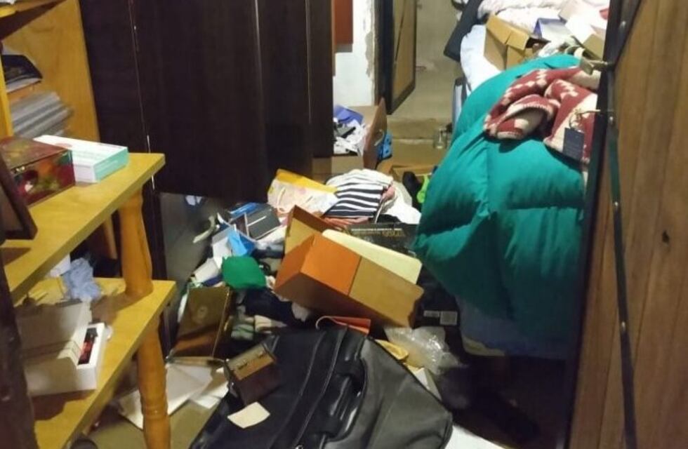 Le robaron y pide colaboración: "Si alguien le ofrece algunos de estos elementos, son míos"