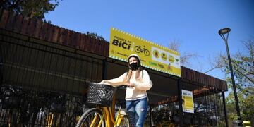 Abrieron una nueva estación de préstamo de bicicletas para trabajadores esenciales en el Parque San Martín (Municipalidad de La Plata)