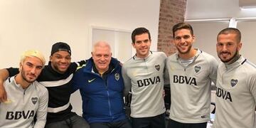 El médico de Boca, Jorge Batista, junto a Fernando Gago y otros futbolistas xeneizes\u002E Instagram/jpbatista20