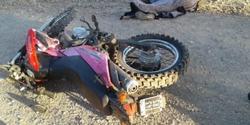Un motociclista chocó y mató a un hombre en Entre Ríos