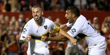 Dario Benedetto celebra el empate de Boca en Rosario\u002E